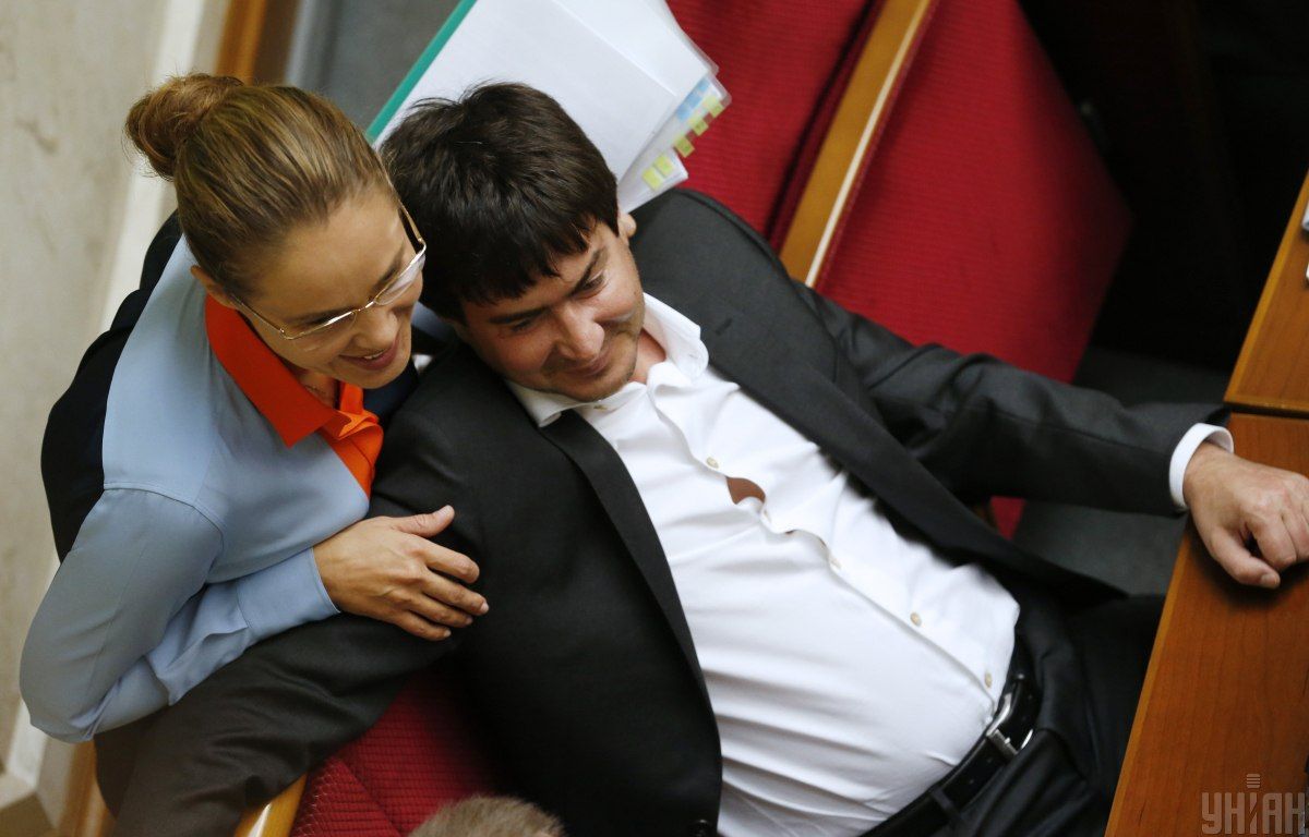 Ще одні з «Батальйону Дубай». Королевська з чоловіком склали мандати нардепів