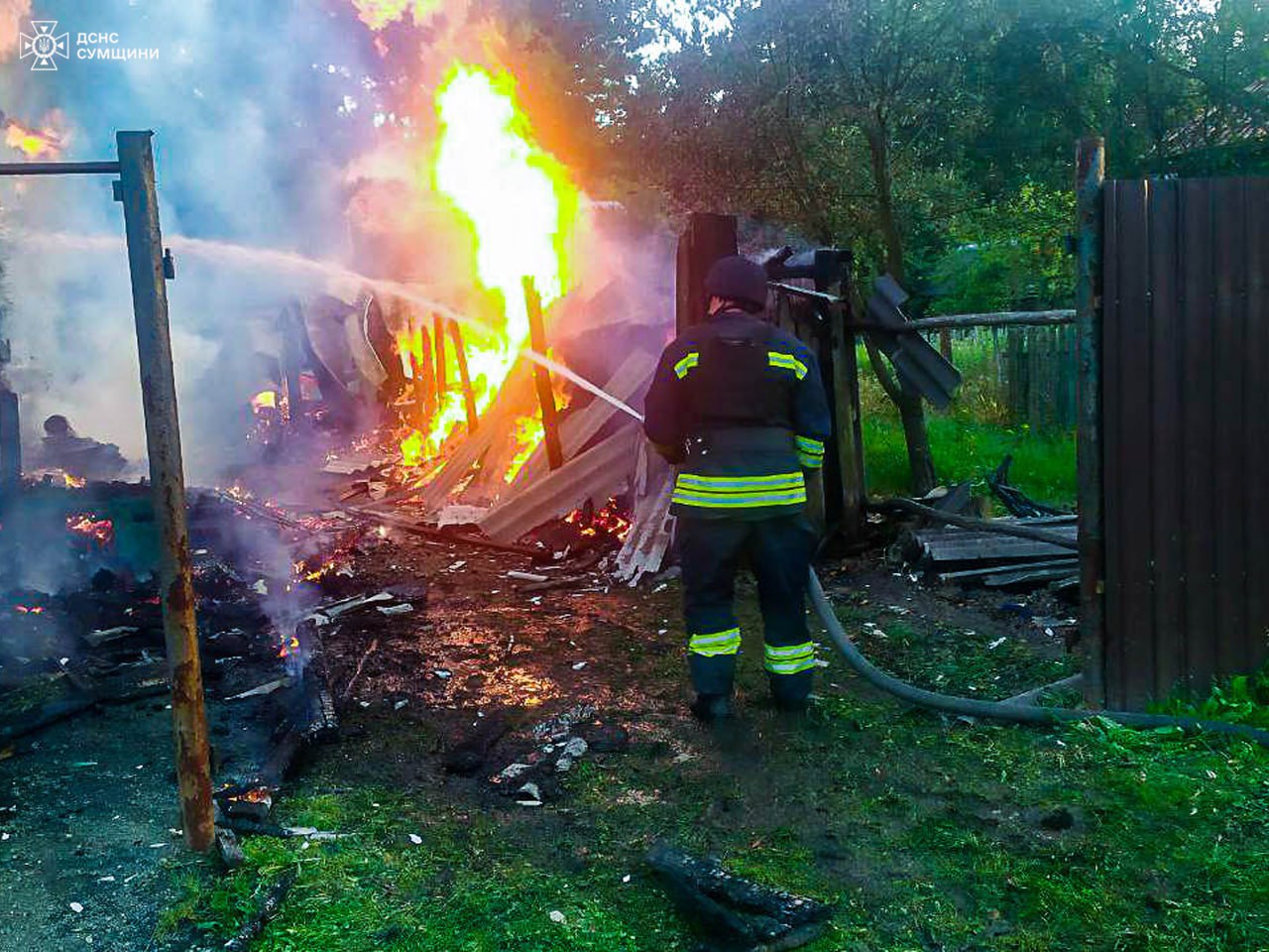 Росіяни вдарили по житловому сектору на Сумщині: є жертви