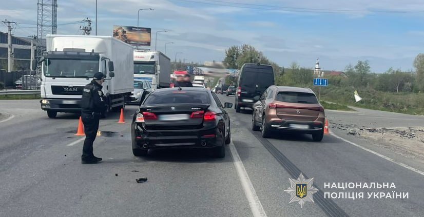 Зіткнення на "Київ-Чоп": четверо людей у лікарні після ДТП під Львовом (фото)
