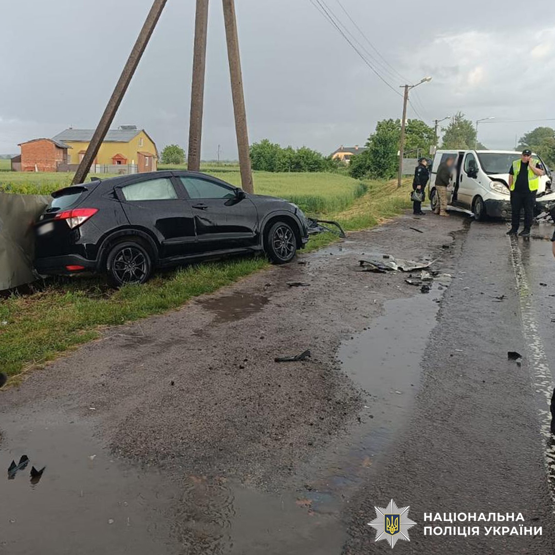 На Львівщині зіштовхнулися два авто: Є постраждалі (ФОТО)