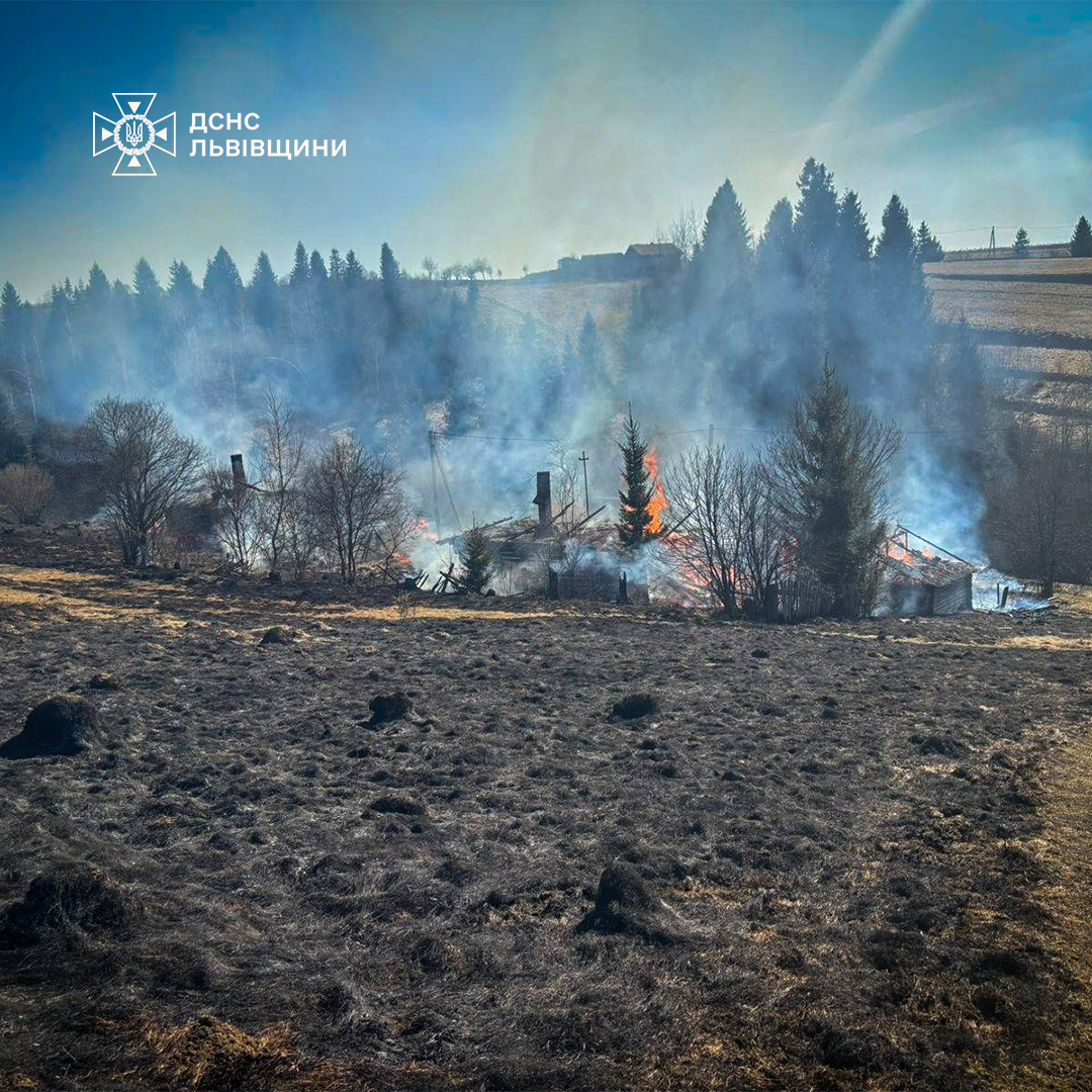 На Львівщині під час пожежі ледь не згорів 75-річний чоловік