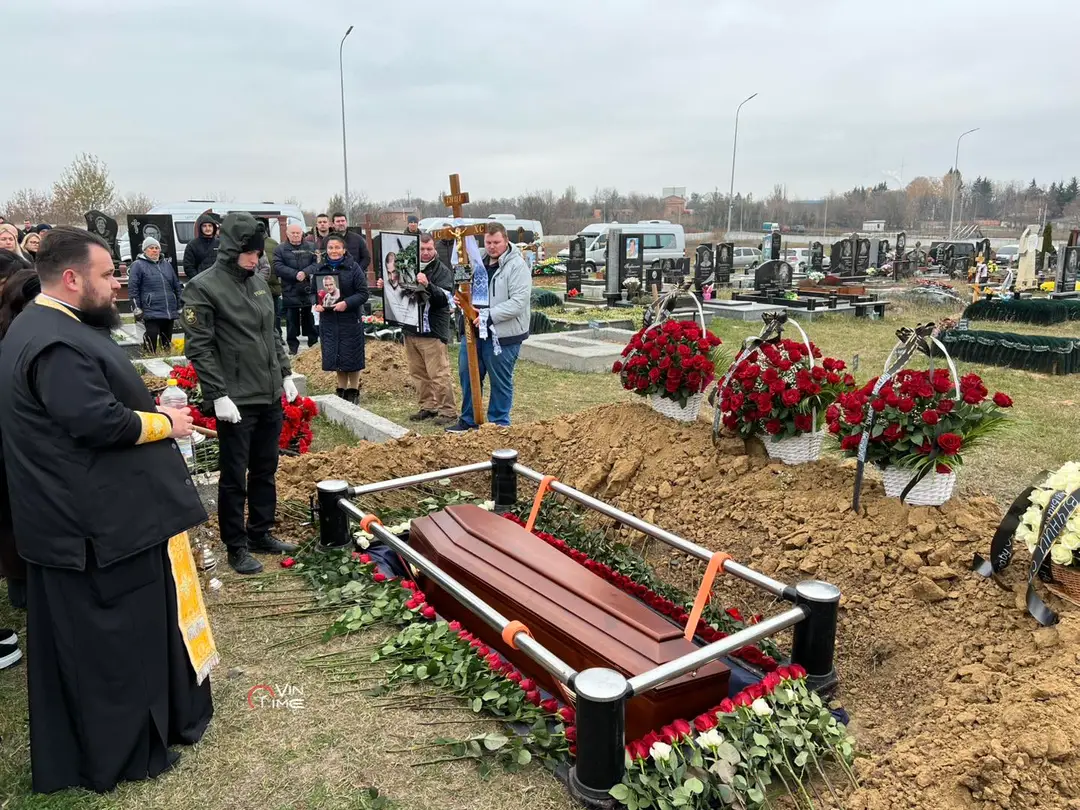 Як у Вінниці прощалися з боксером Узєлковим. Фоторепортаж