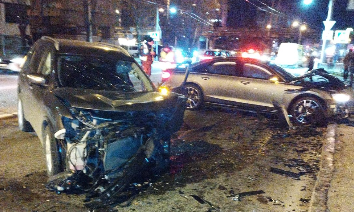 У Львові зіткнулися три авта: один із водіїв був п’яний, водійка – в лікарні