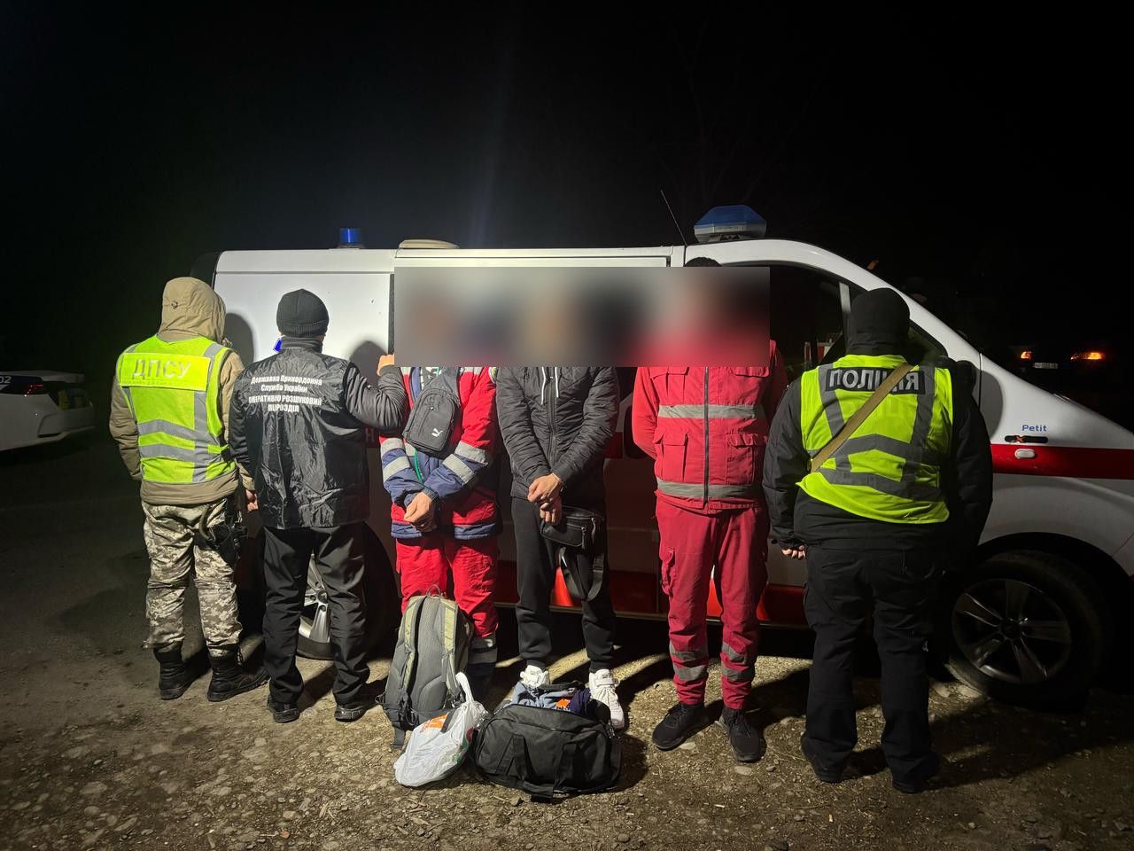 Львів'янин намагався переправити ухилянтів через кордон у формі фельдшерів