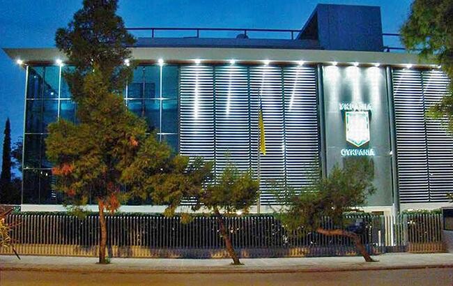 Посольству України в Греції надіслали закривавлений пакунок
