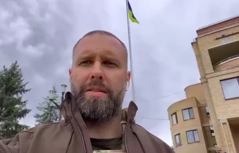 Над Балаклією підняли український прапор. Відео