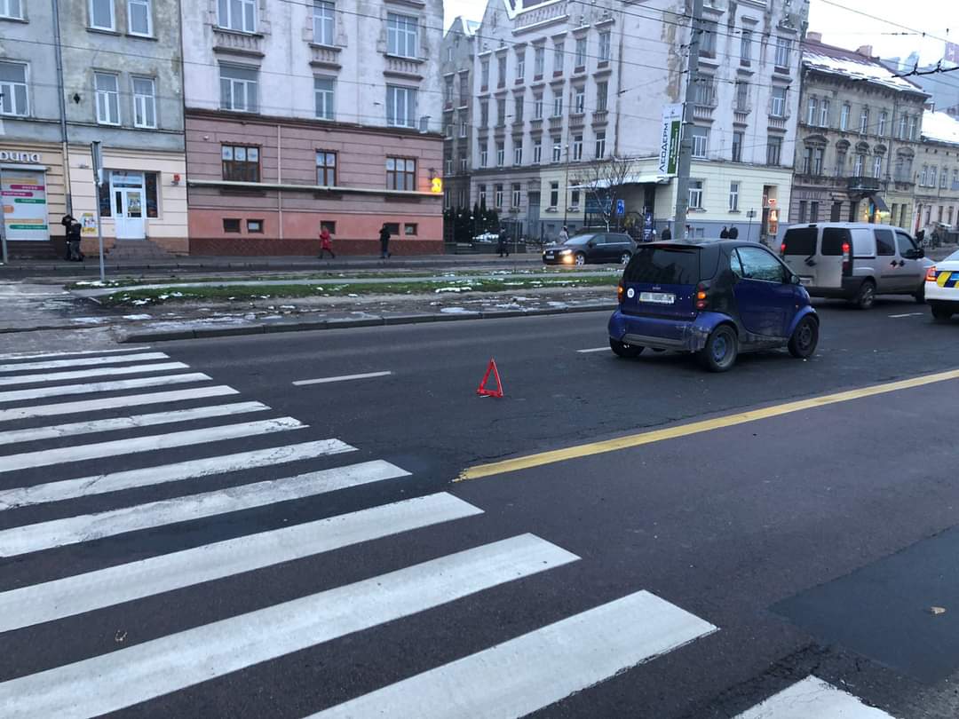 У Львові водій "Смарта" збив 15-річну дівчину