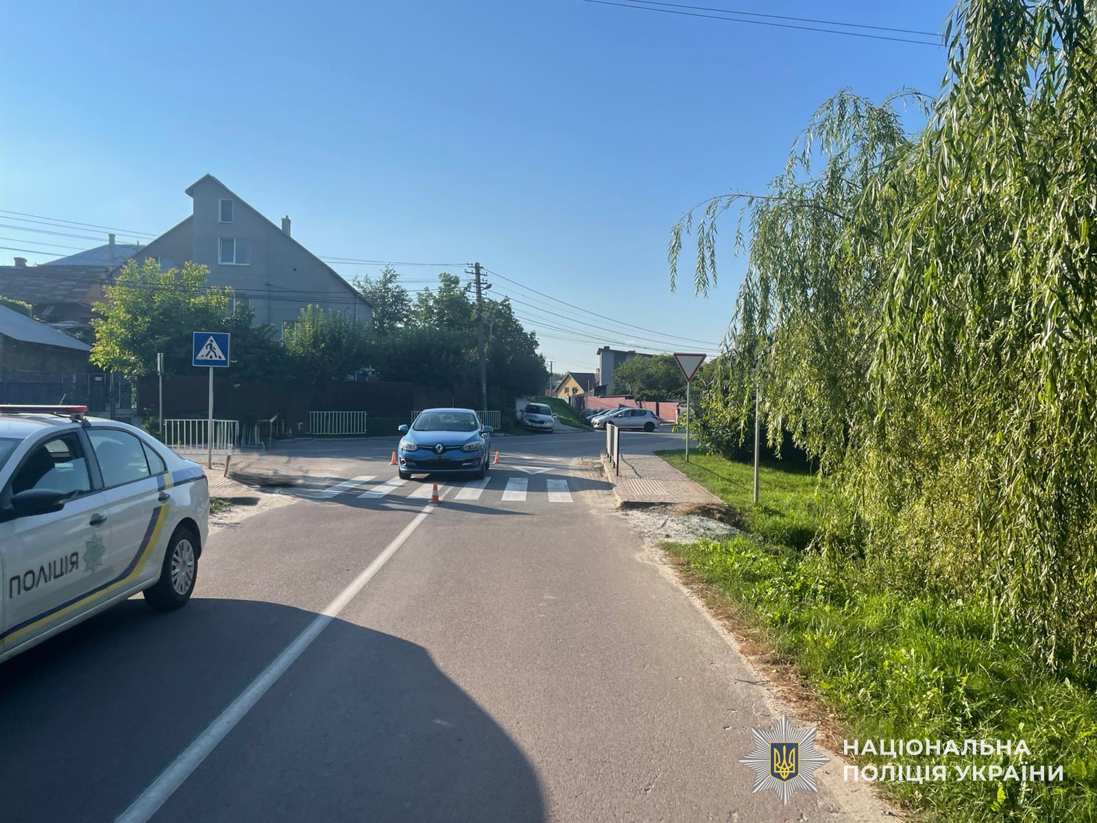 В аварії біля Львова автомобіль зіткнувся з велосипедом: велосипедист у лікарні (фото)