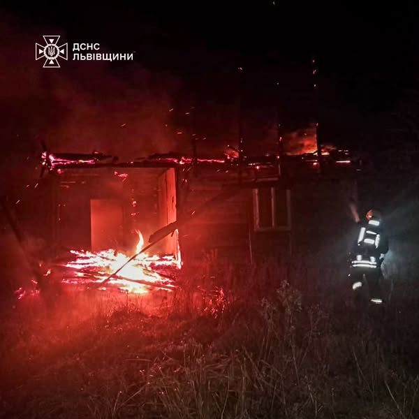 На Львівщині горів дерев'яний житловий будинок