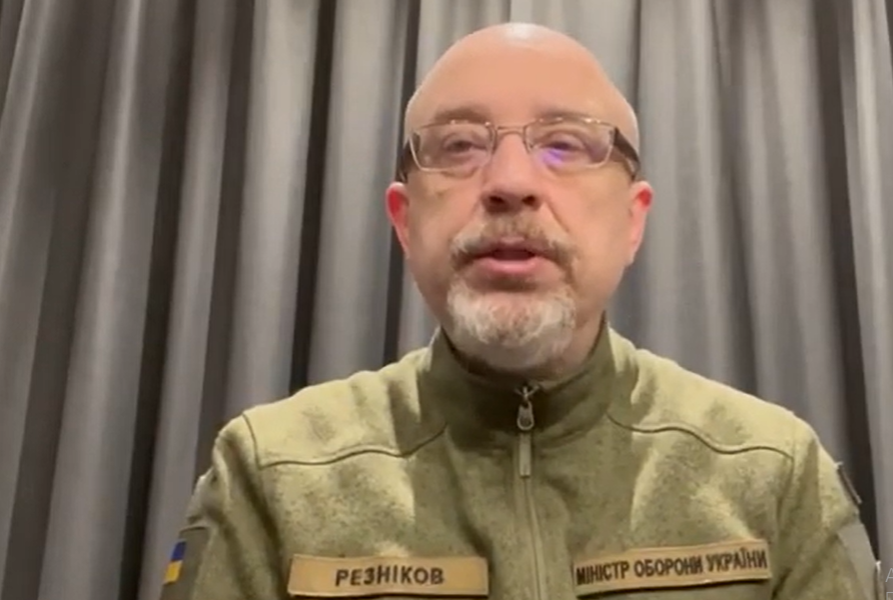 «Нам потрібне закрите небо і зброя». Міністр Резніков звернувся до світу англійською