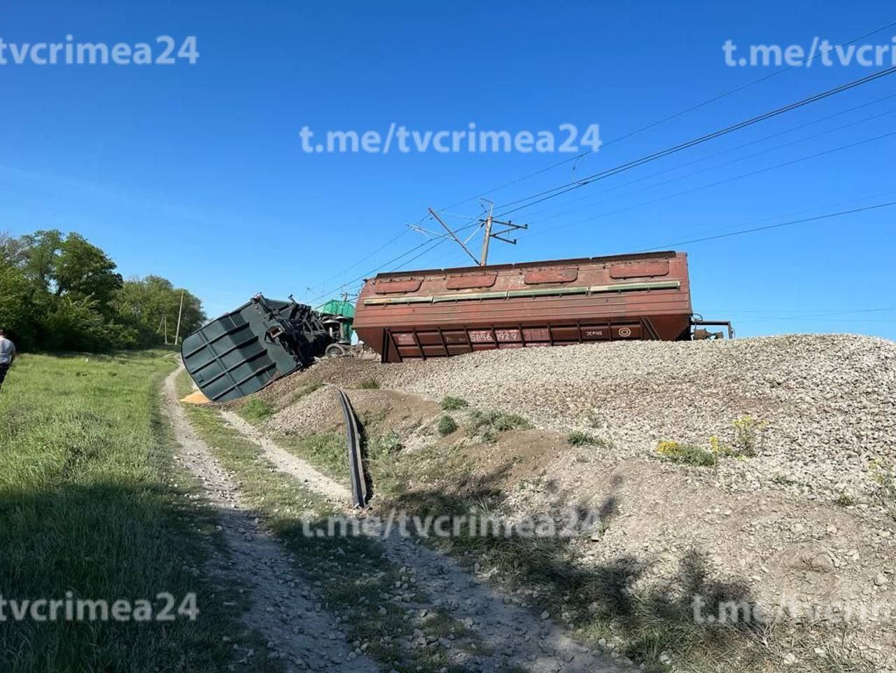 Біля Сімферополя через підрив на залізниці з колії зійшов потяг