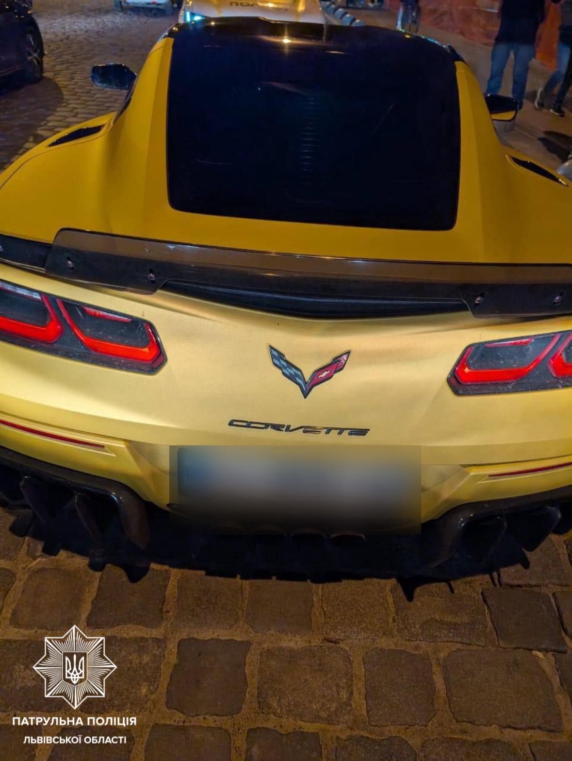 Дрифтував у центрі міста: у Львові поліція покарала водіїв Corvette та Cadillac