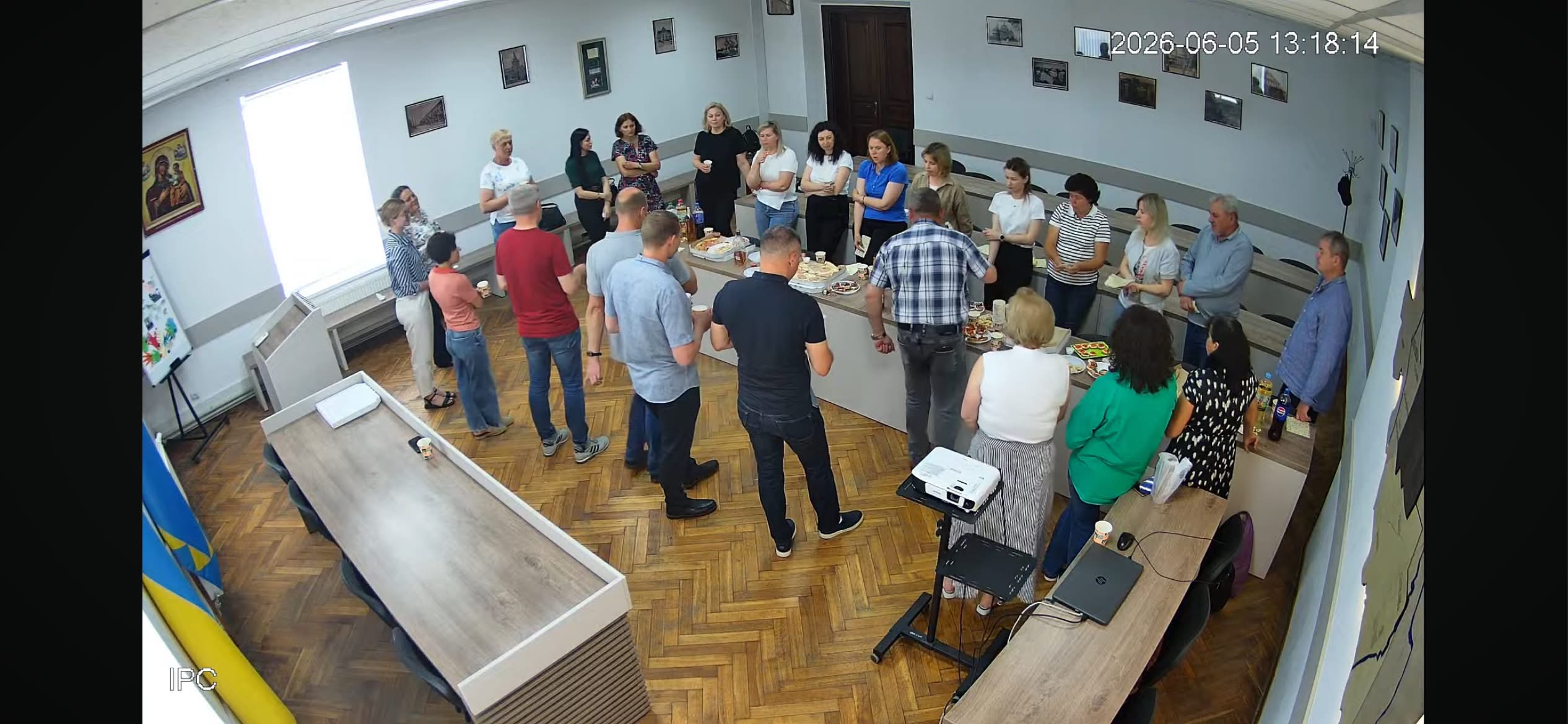 Міськрада на Львівщині показала застілля працівників під час онлайн-трансляції