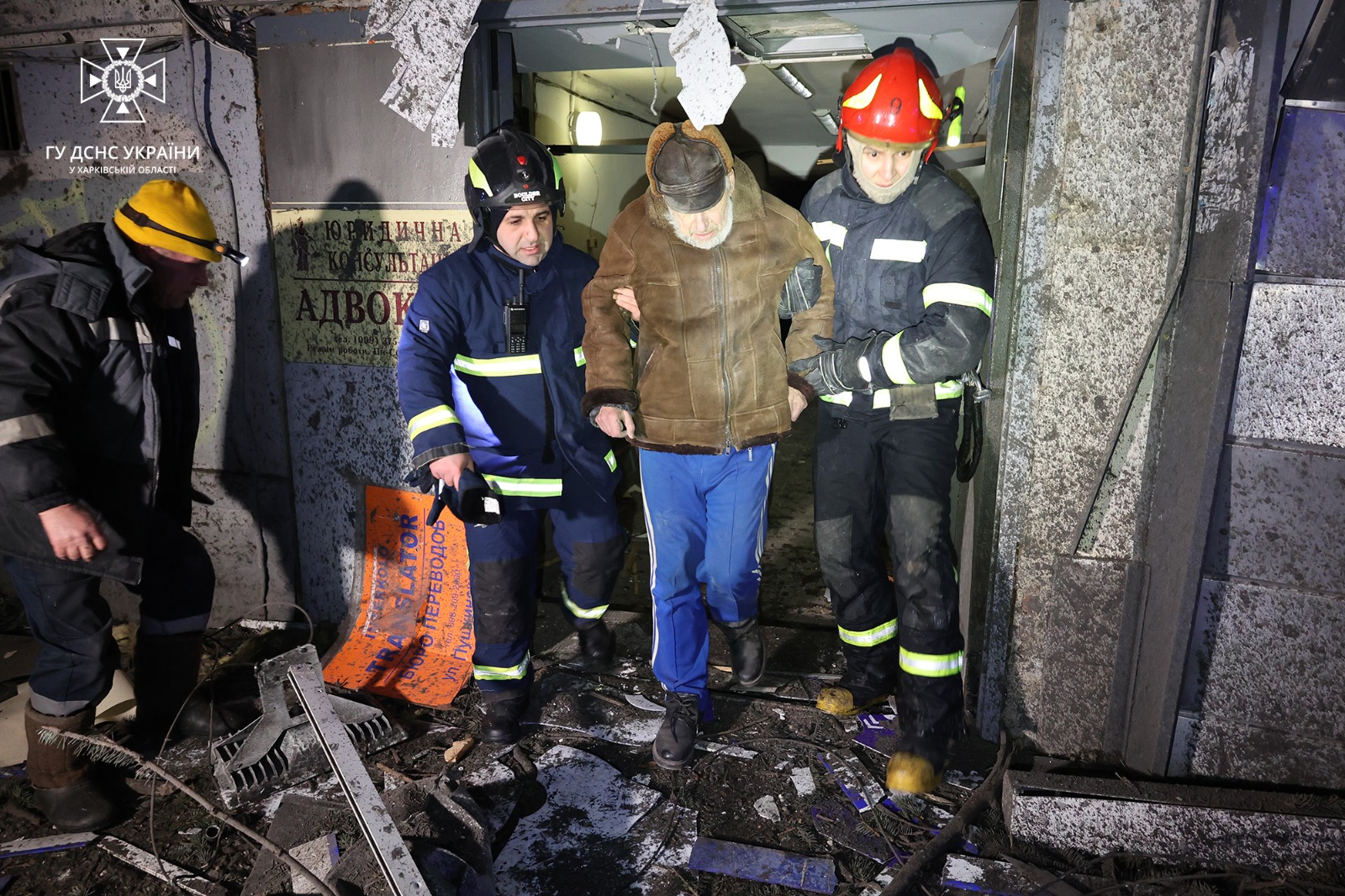 Вечірній обстріл Харкова: рятувальники ліквідували наслідки, серед постраждалих дитина