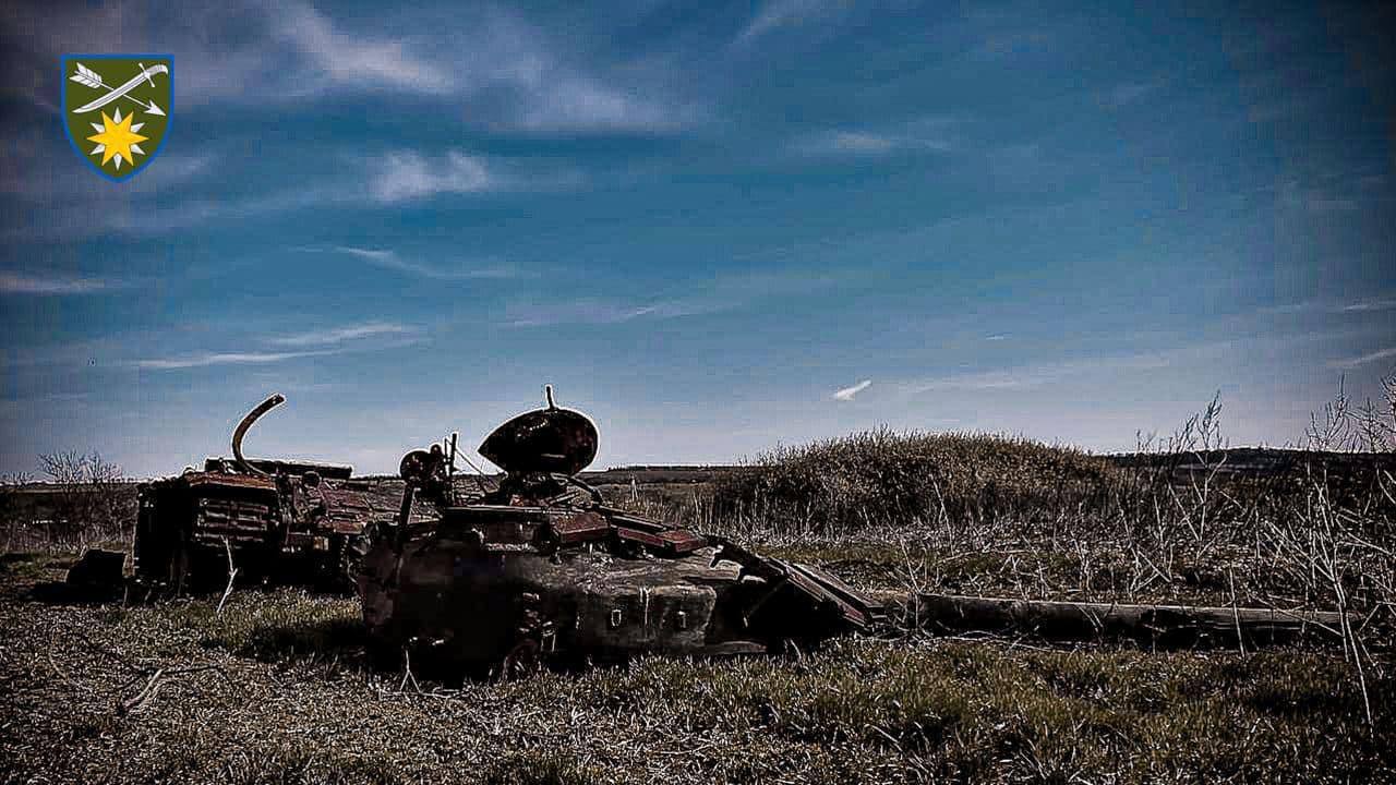 За добу росіяни втратили 580 вояк, 14 танків, гелікоптер