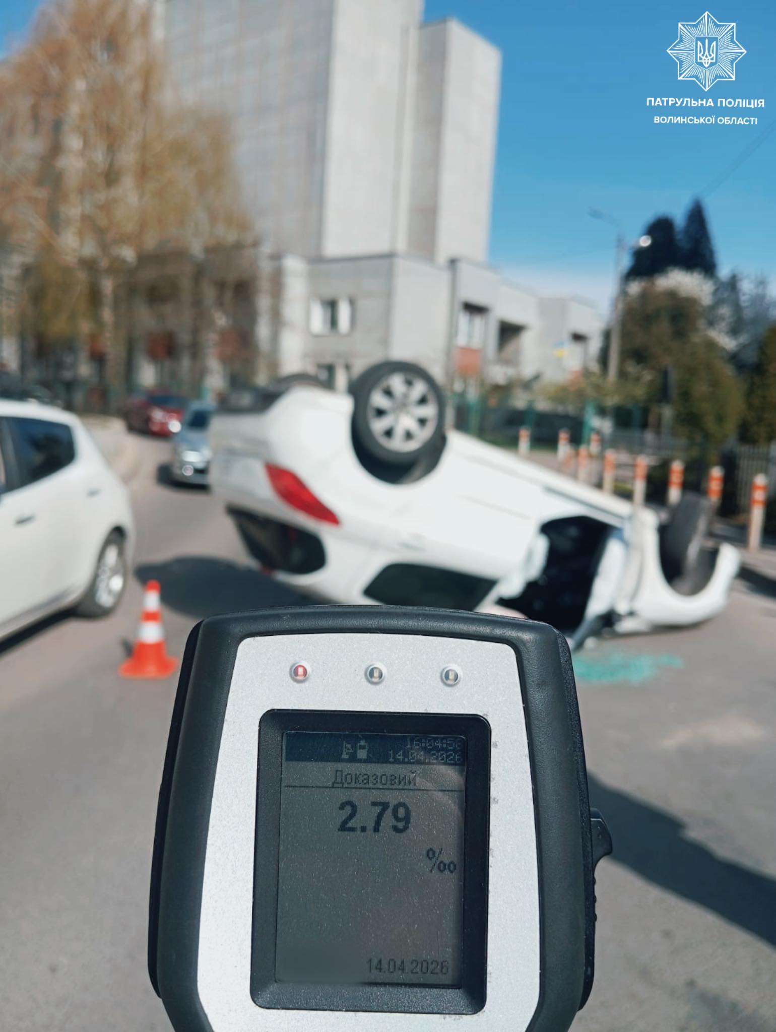У Луцьку п’яна водійка перекинула авто і пропонувала поліцейським вирішити питання
