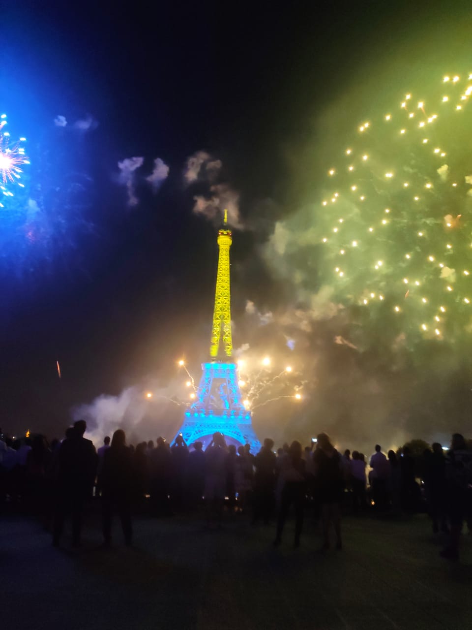 Ейфелева вежа під "Стефанію" засвітилася українськими кольорами
