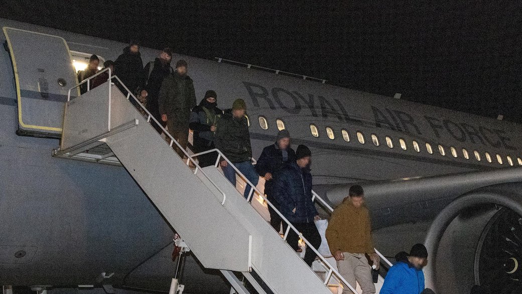 Міцність підтримки. Українські танкісти прибули у Велику Британію