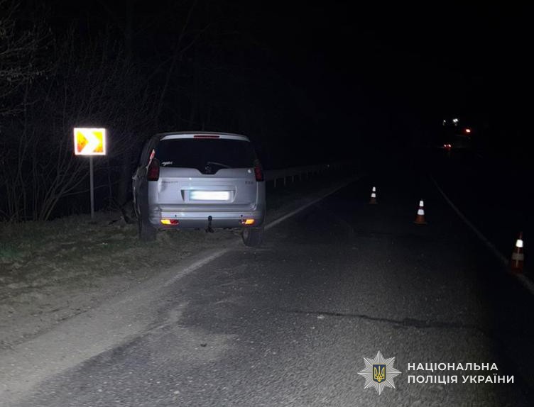 На Львівщині п'яний водій Peugeot зніс мотоцикліста: подробиці нічної ДТП (фото)