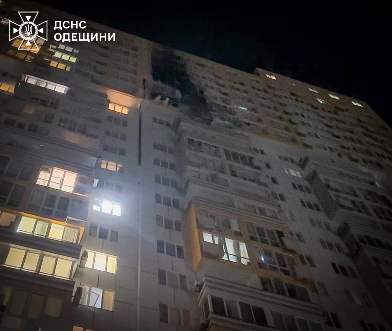 Нічний удар по Одесі: з'явилися нові фото розтрощеної багатоповерхівки