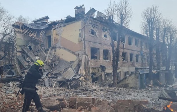 Ракетний удар по Дніпру. Під завалами знайшли загиблого