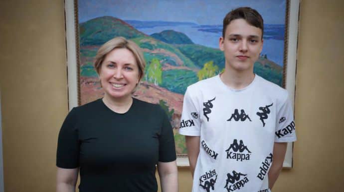 Сам вийшов на зв'язок. В Україну повернули "депортованого" 17-річного юнака з Маріуполя
