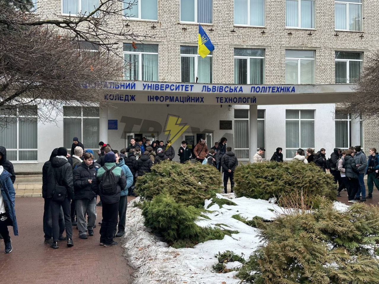 У Львові повідомили про замінування навчального закладу