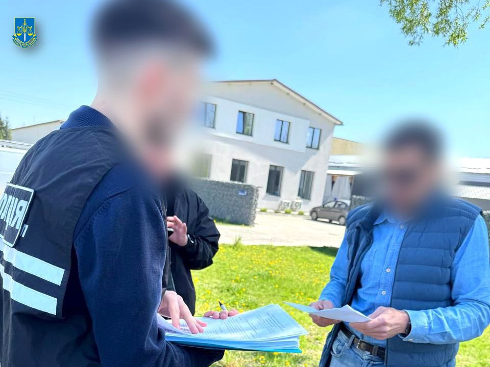 Директор львівської фірми облаштував незаконну сміттярку на території оборонного заводу