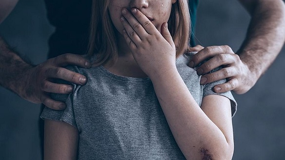 На Рівненщині вітчим ґвалтував малолітню падчерицю: як його покарав суд
