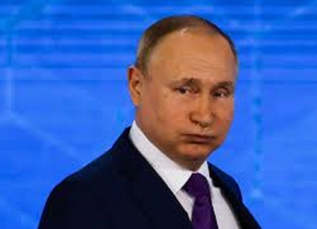 Страх смерті: Путін звільнив тисячі своїх охоронців і секретарів