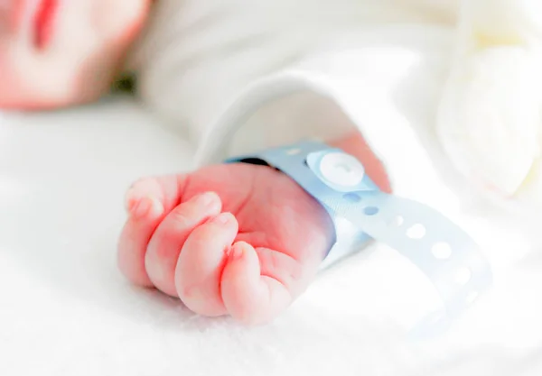 У світі народилася перша дитина за технологією Fertilo: яйцеклітини дозрівали поза тілом