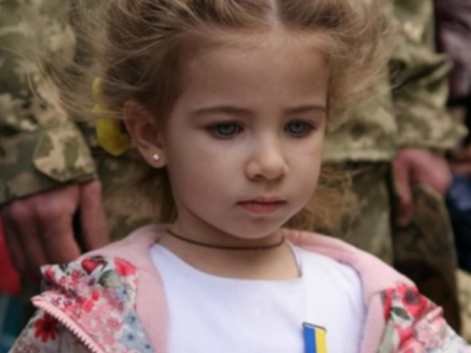 Нехай Путін забере своїх солдатів з України. Донька загиблого Героя написала лист королеві Великої Британії