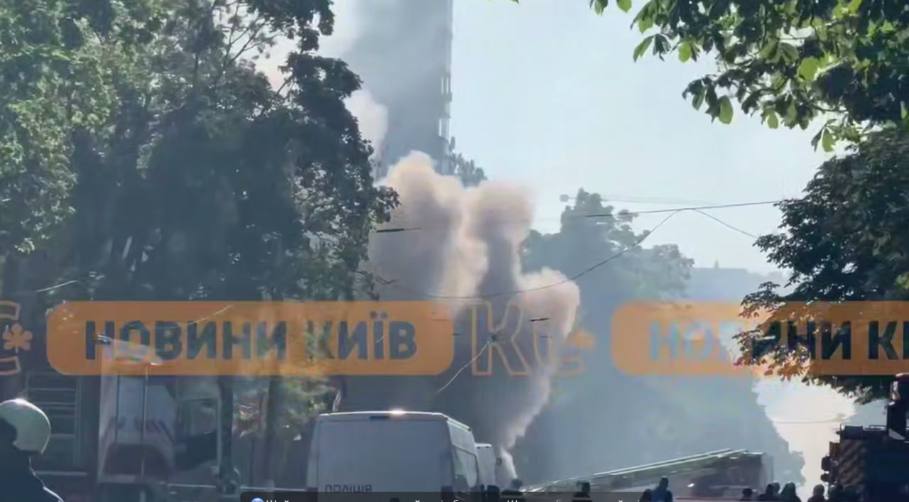 У Києві сталася повторна руйнація будинку після російської атаки (ВІДЕО)