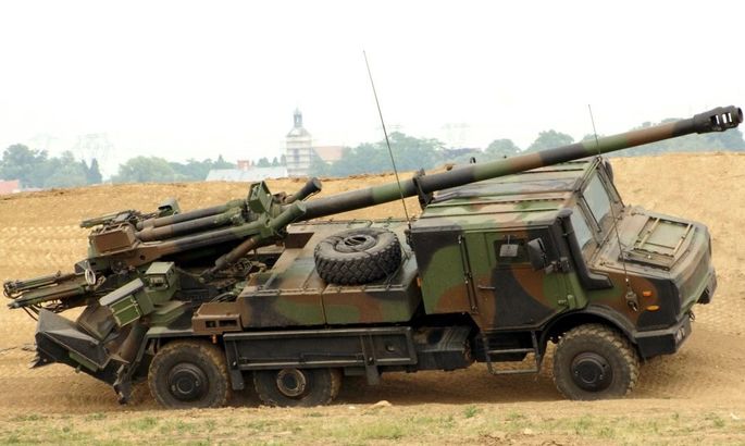 Макрон пообіцяв Україні самохідні артилерійські установки «Цезар» від Франції
