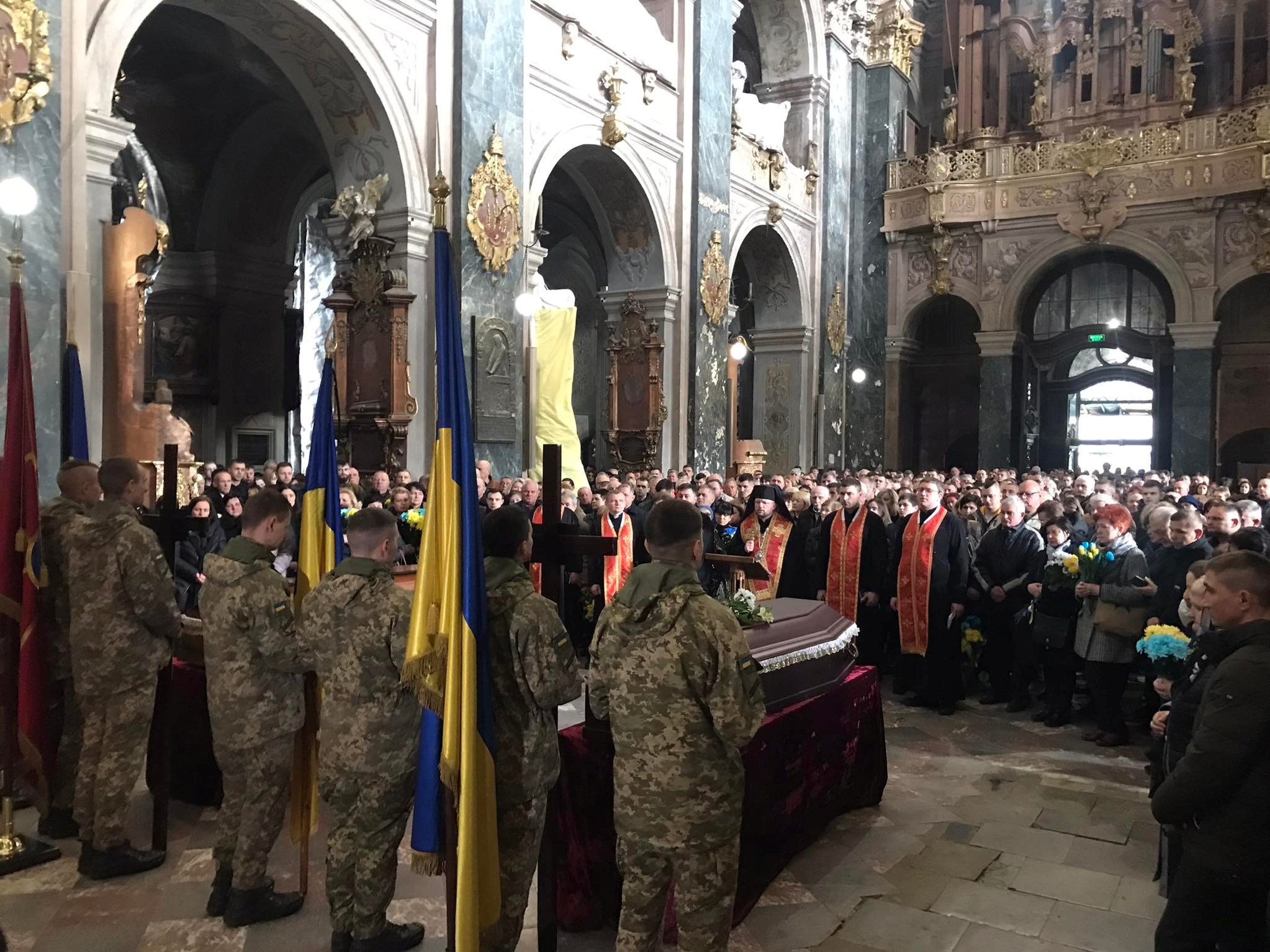 У Львові прощаються з новітніми Героями Юрієм Руфом та Тарасом Критом. Наживо