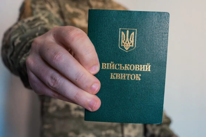 На Львівщині один з ТЦК "потонув" у чергах чоловіків: у військкоматі відреагували на скандал