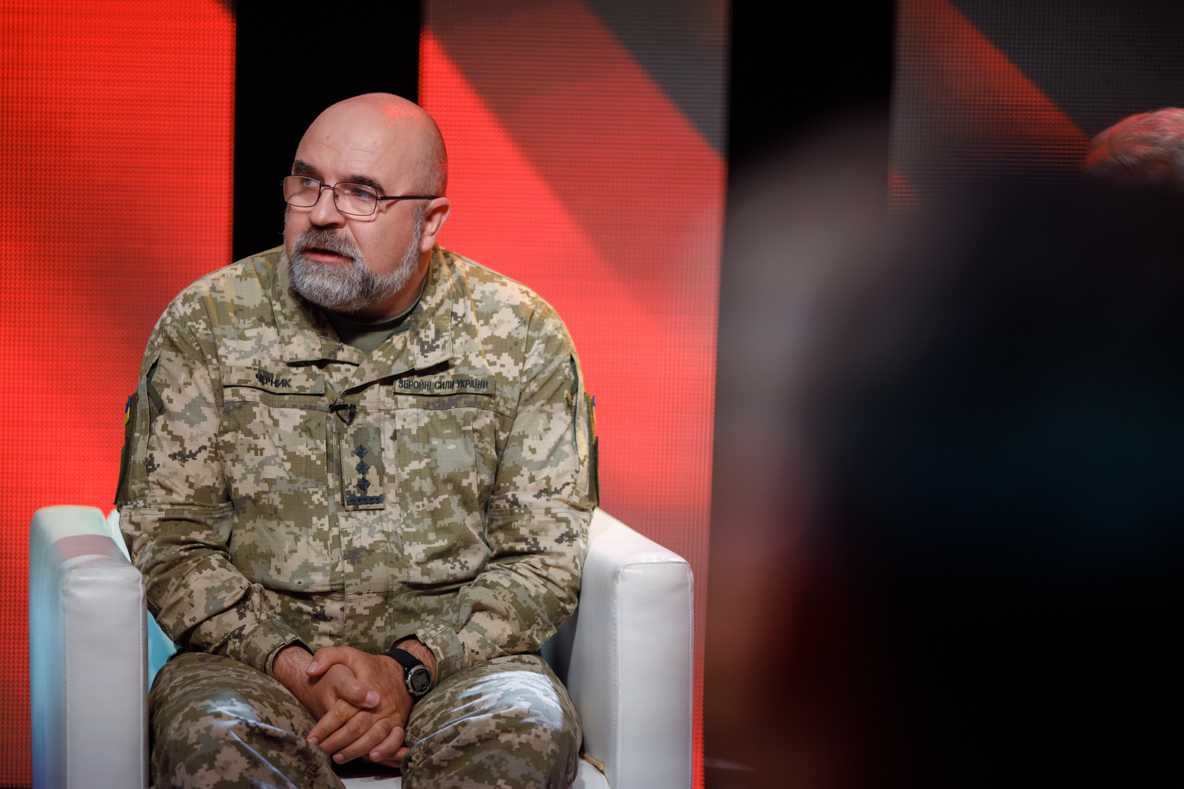 Україна - лише клітинка у великій шахівниці за світове панування. Інтерв'ю з експертом про зброю, Білорусь і хід війни