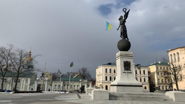 Росія знову атакувала Харків: скинула КАБ на житловий район, є жертви