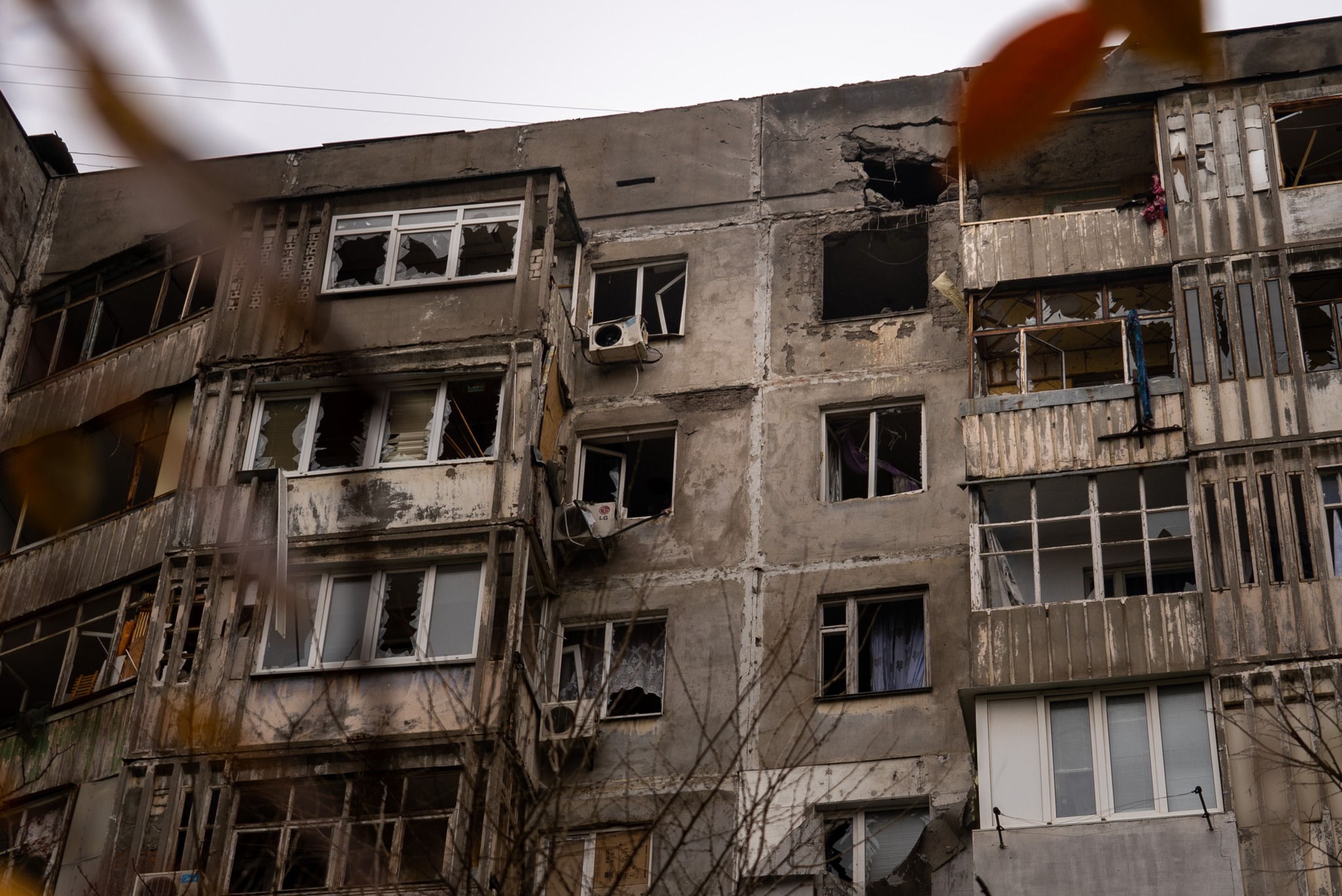 Б'ють по житлових масивах. Херсонців просять евакуюватися з міста