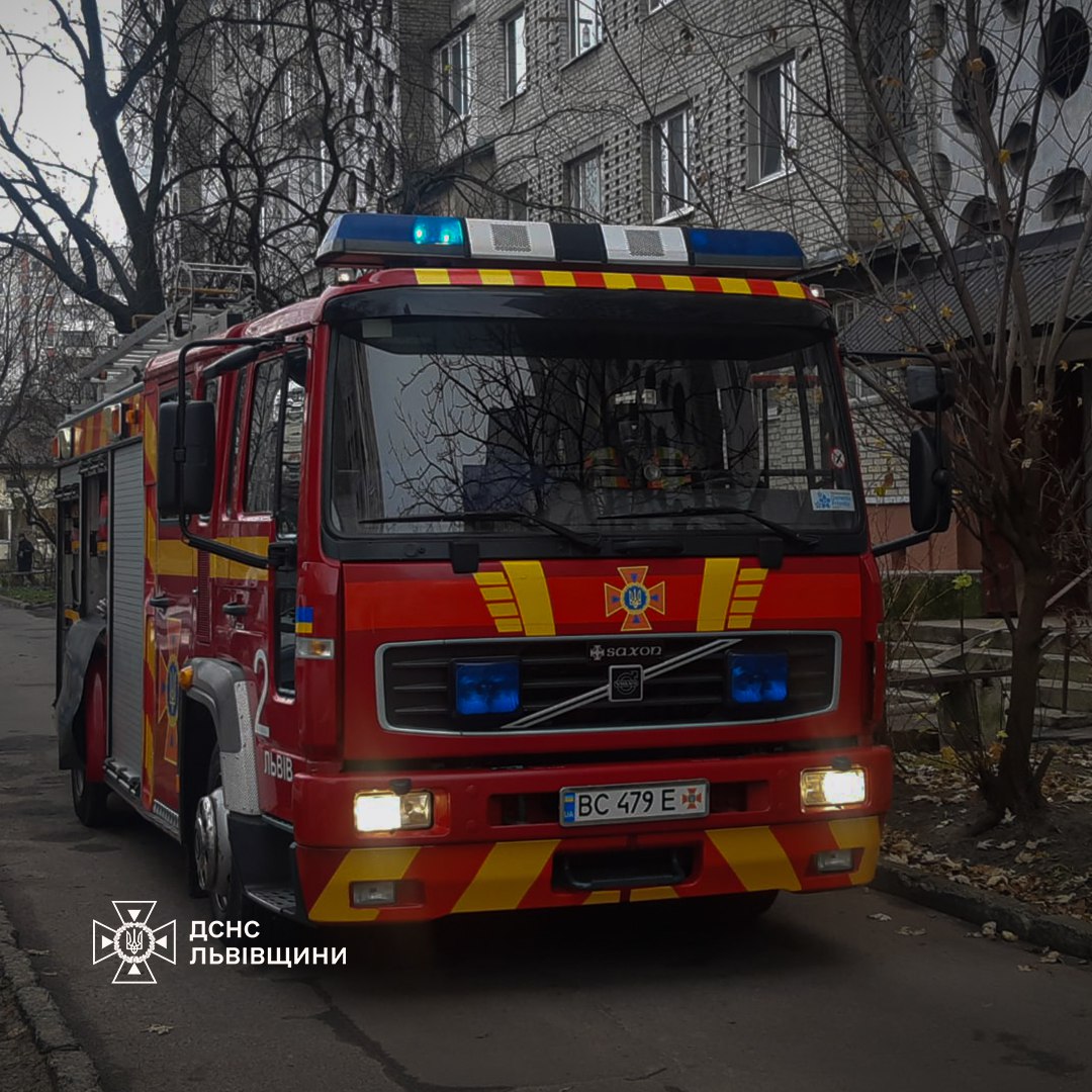 У Львові горить ще одна багатоповерхівка
