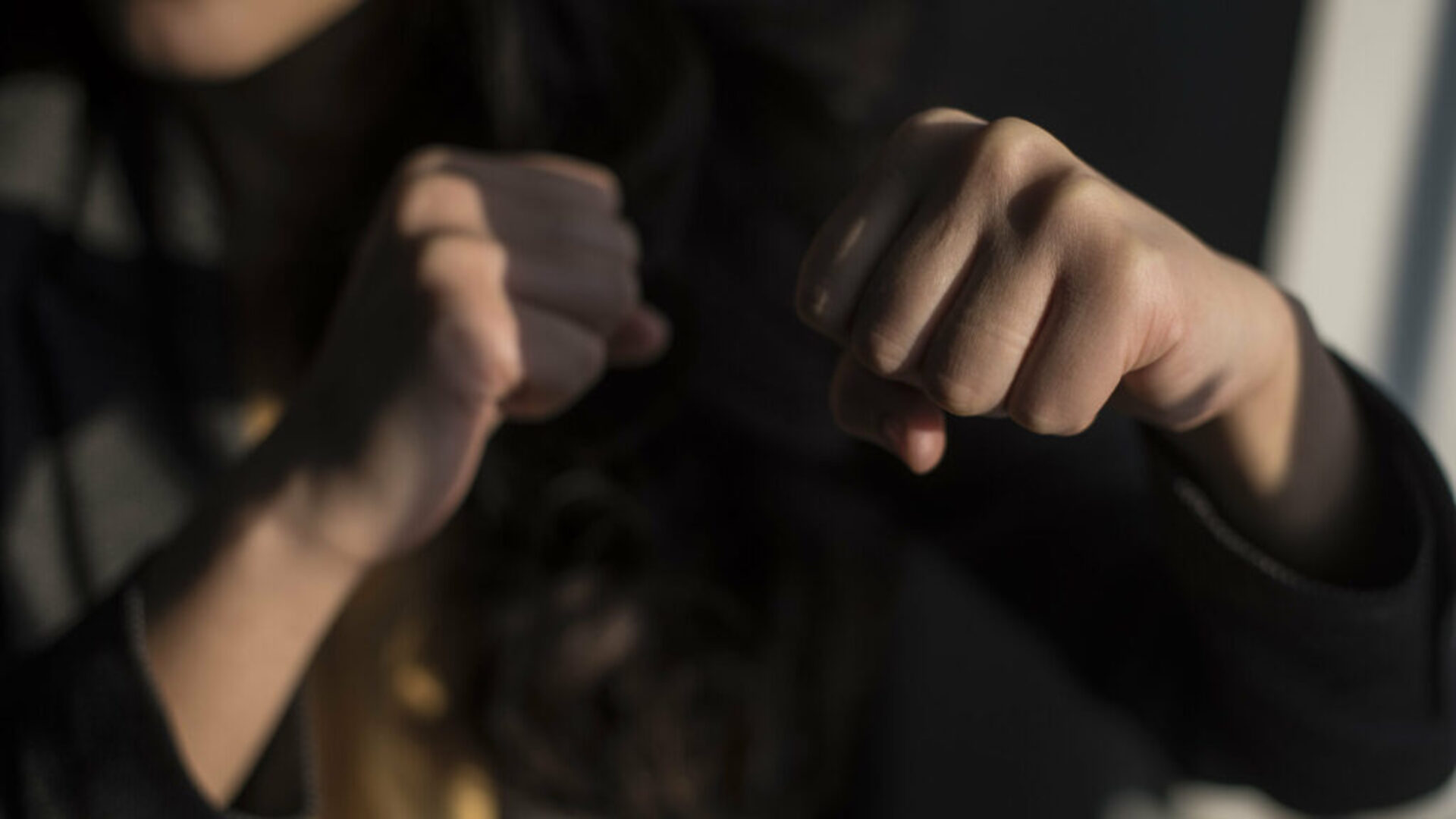 На Львівщині підлітки побили хлопця з інвалідністю: прокуратура повідомила про підозру 14-річній організаторці