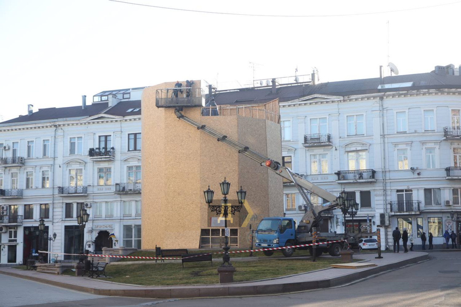 В Одесі почали демонтовувати пам'ятник Катерині Другій