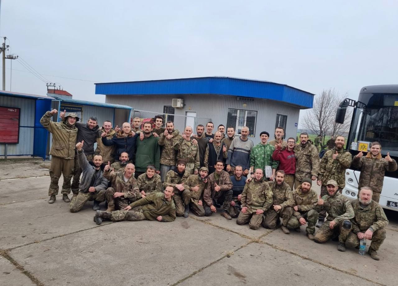 Ще 45 бійців повернулися з полону в Україну