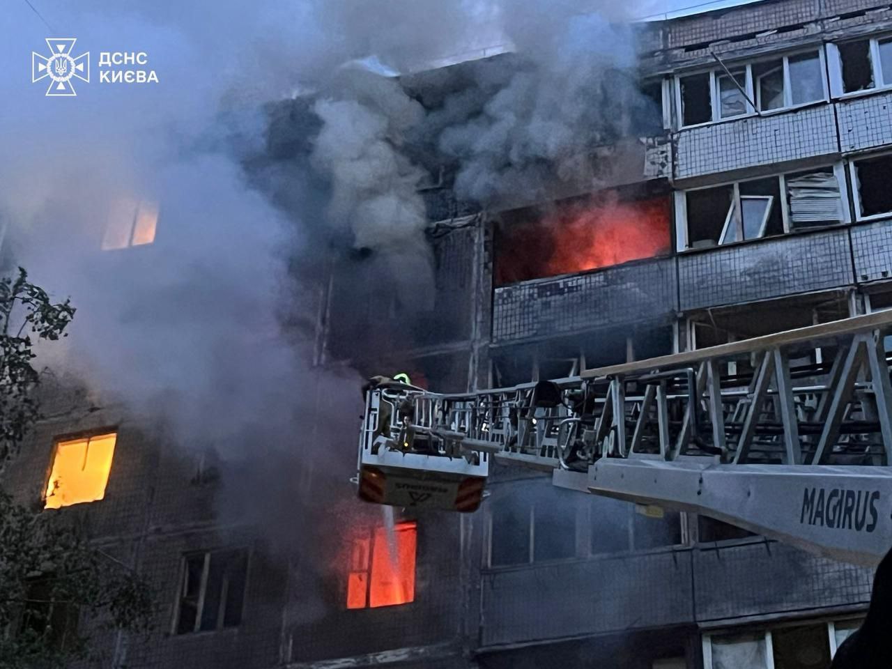 Росіяни атакували багатоповерхівки у Киві: є загиблі та постраждалі, серед них — четверо дітей (фото)