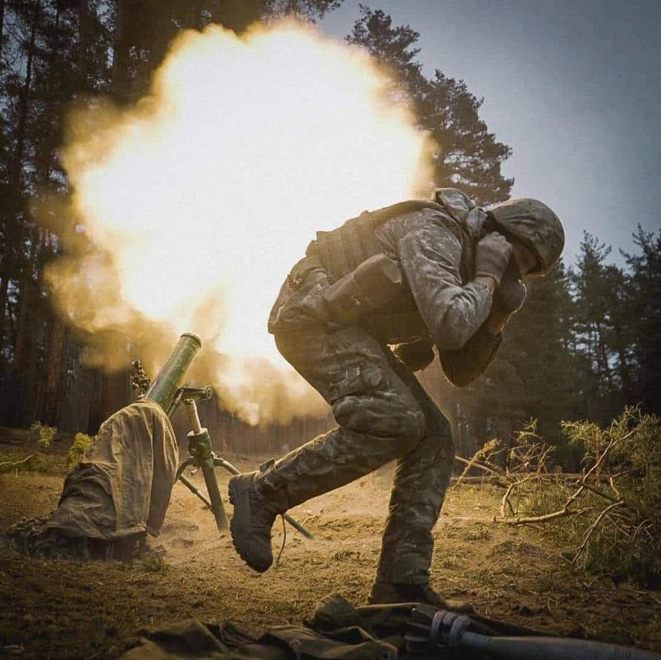 Тривають важкі бої за Бахмут, відбито 15 атак ворога. Генштаб