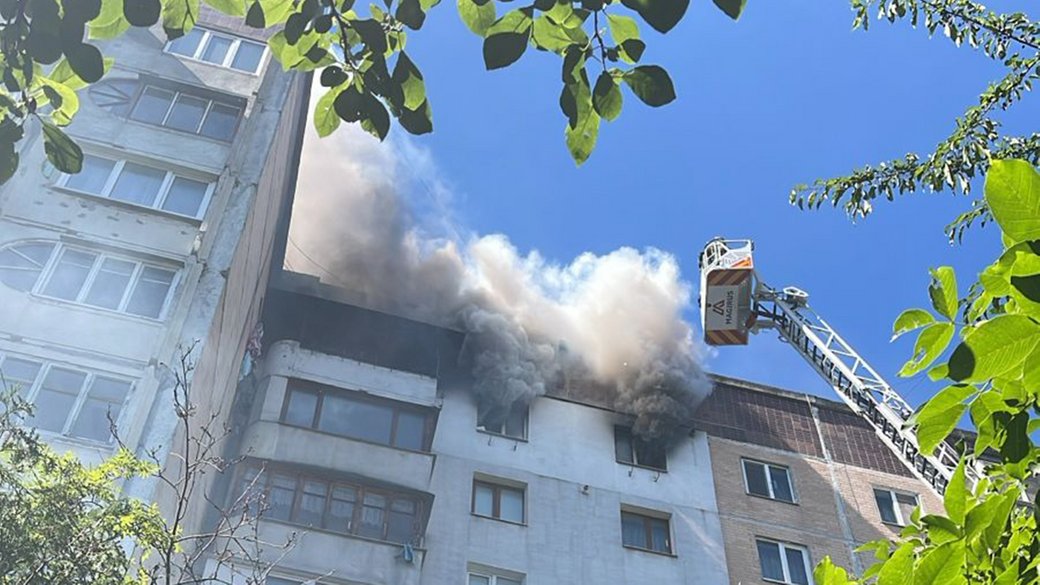 У Тернополі горить багатоповерхівка: що відомо  (відео)