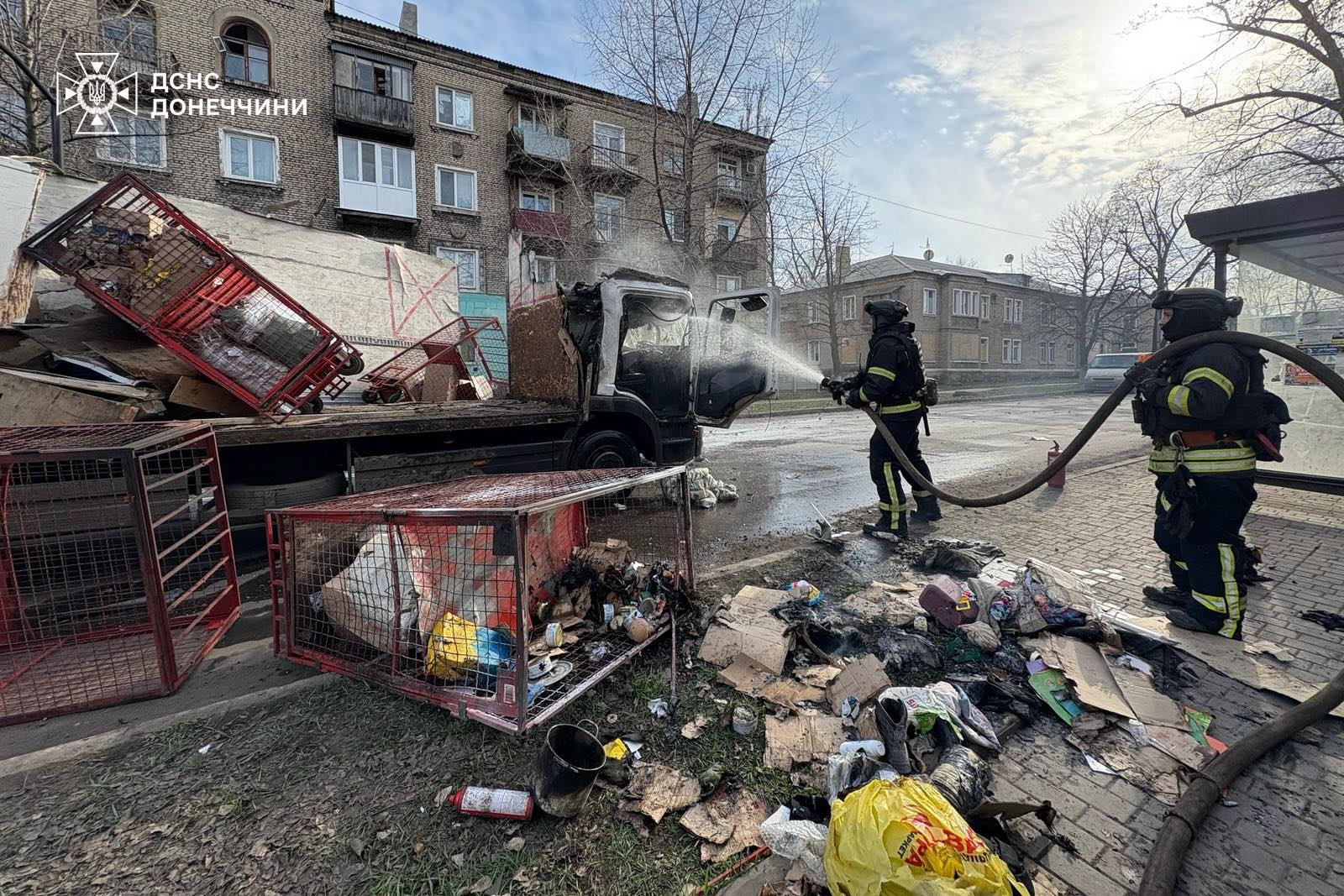 На Донеччині ворожий дрон атакував авто «Нової пошти»: поранено водія (відео)