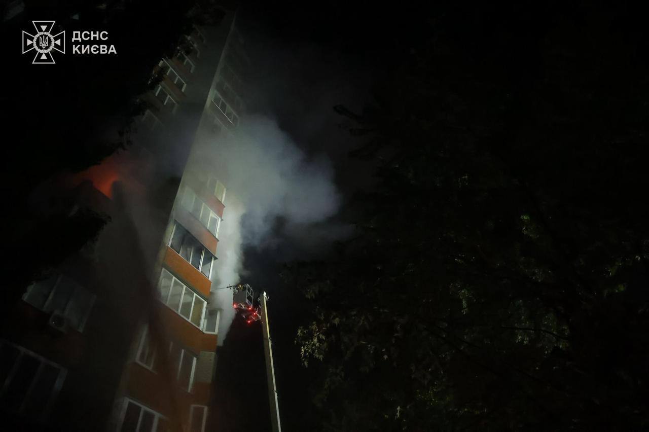 Росіяни атакували дві багатоповерхівки у Києві: двоє загиблих, десятки постраждалих і масштабні руйнування (фото)