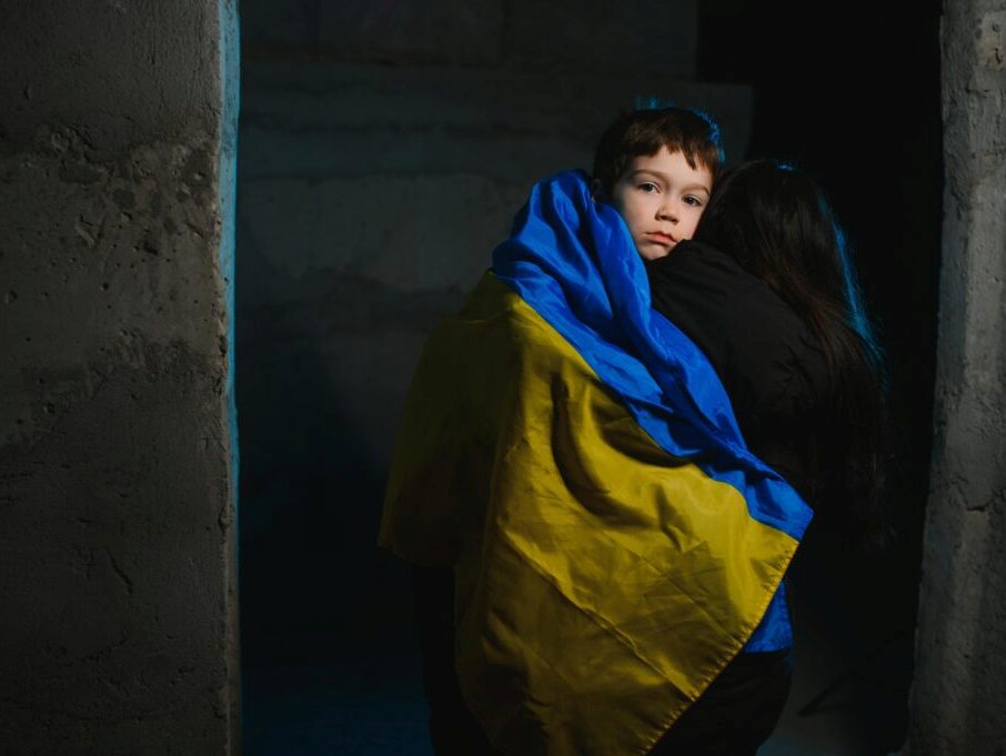 Як допомогти дитині пережити стрес через війну. Поради експертів