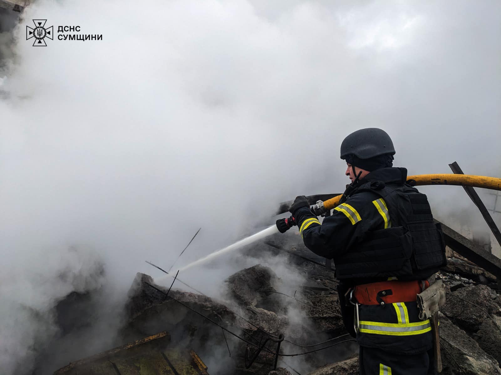 У Шосткинській громаді Сумщини ліквідували пожежу, спричинену російським ударом